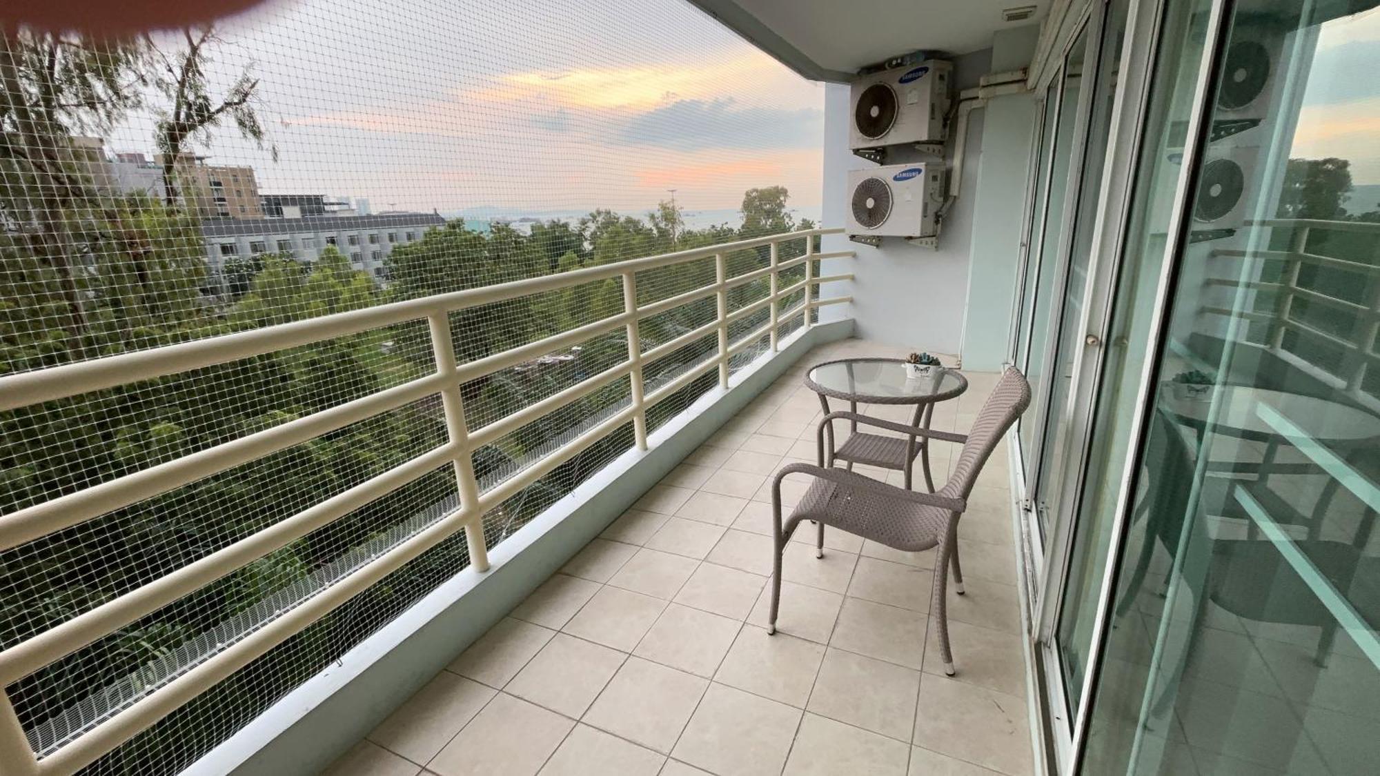 View Talay 6 Pattaya Beach By Anatolia Condo Suite Екстер'єр фото