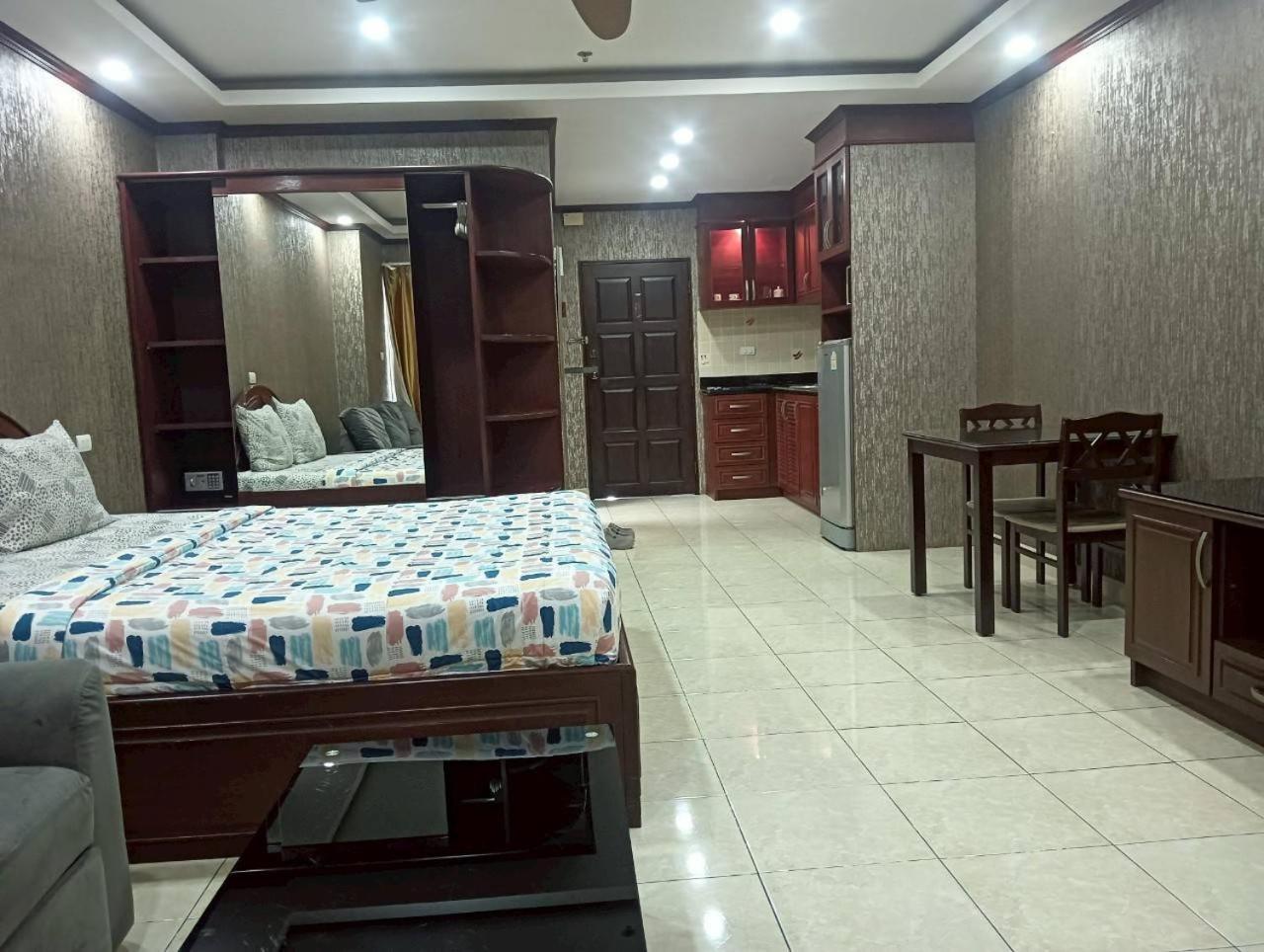 View Talay 6 Pattaya Beach By Anatolia Condo Suite Екстер'єр фото